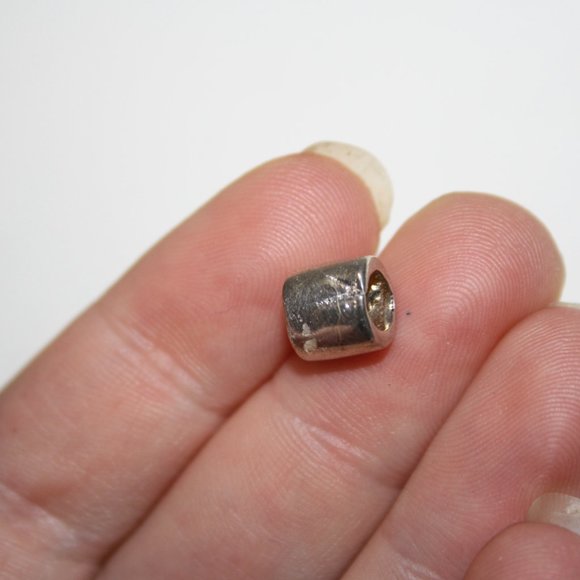 Beautiful sterling silver 2010 Charm bead - Picture 2 of 4